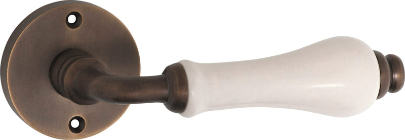 TRADCO EXETER DOOR LEVER HANDLE ON ROUND ROSE