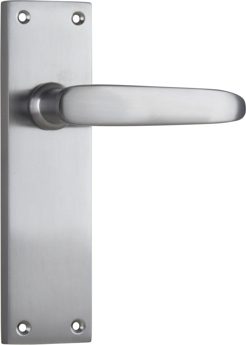 TRADCO BALMORAL DOOR LEVER HANDLE ON RECTANGULAR BACKPLATE 