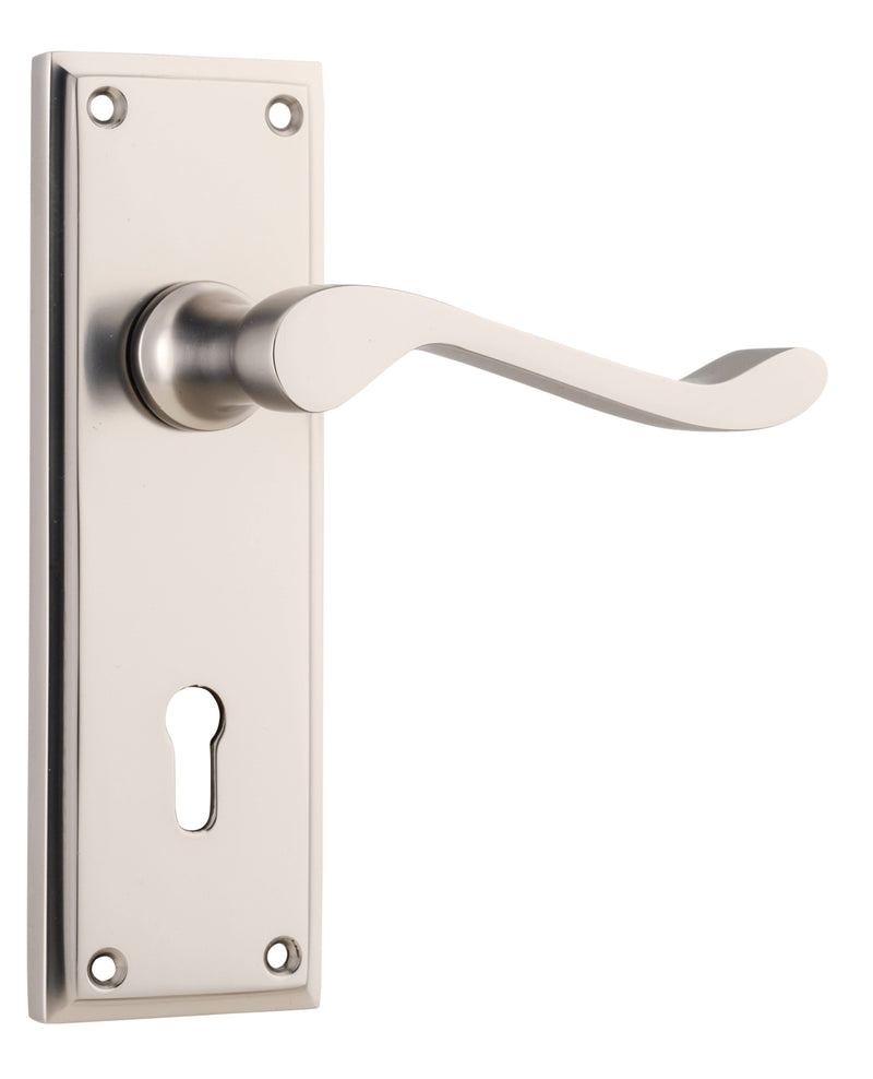 TRADCO CAMDEN DOOR LEVER HANDLE ON RECTANGULAR BACKPLATE